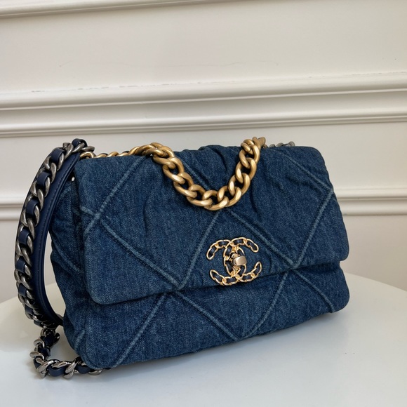 CHANEL 19 SMALL - Picture 5 of 10